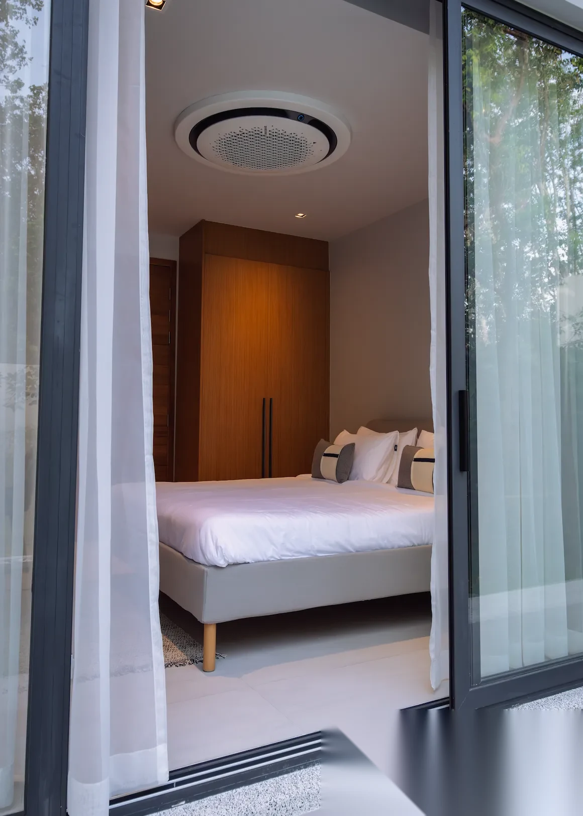 4 Bedroom Villa for sale at Botanica Modern Loft complex · Si Sunthon · Garden View — photo 27