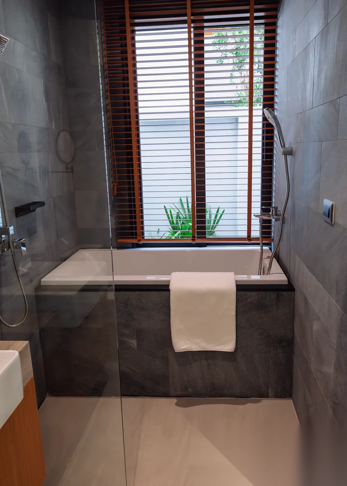 4 Bedroom Villa for sale at Botanica Modern Loft complex · Si Sunthon · Garden View — photo 33