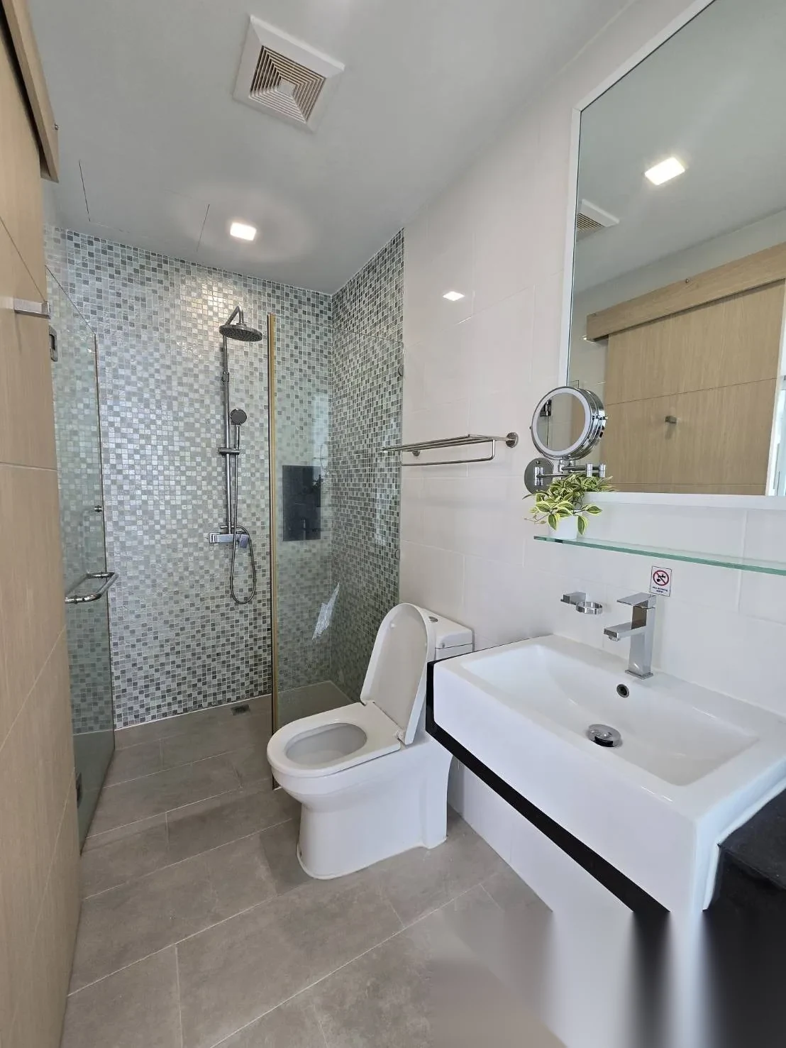 1 Bedroom Apartment for sale at The Beachfront complex · Rawai · Partial Sea View — photo 6