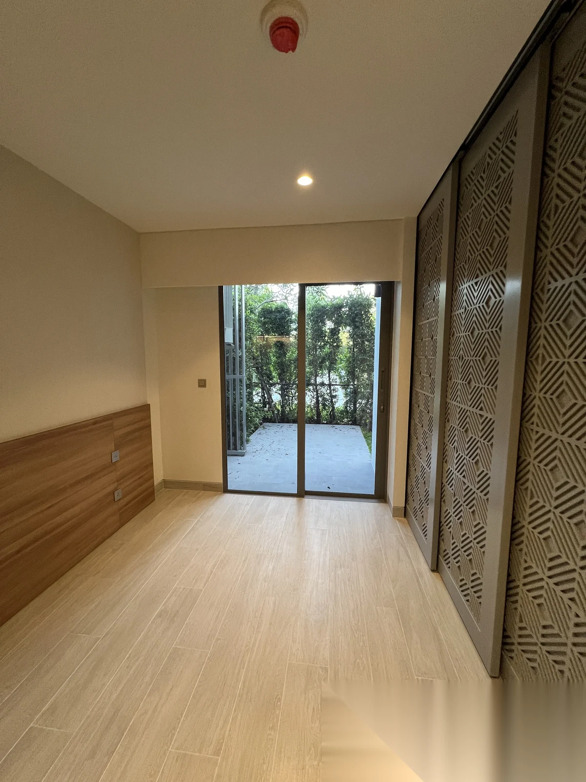 Апартаменты 1BR в ЖК Laguna Lakeside · Чернг Тале / Bang Tao · Вид в сад — фото 2