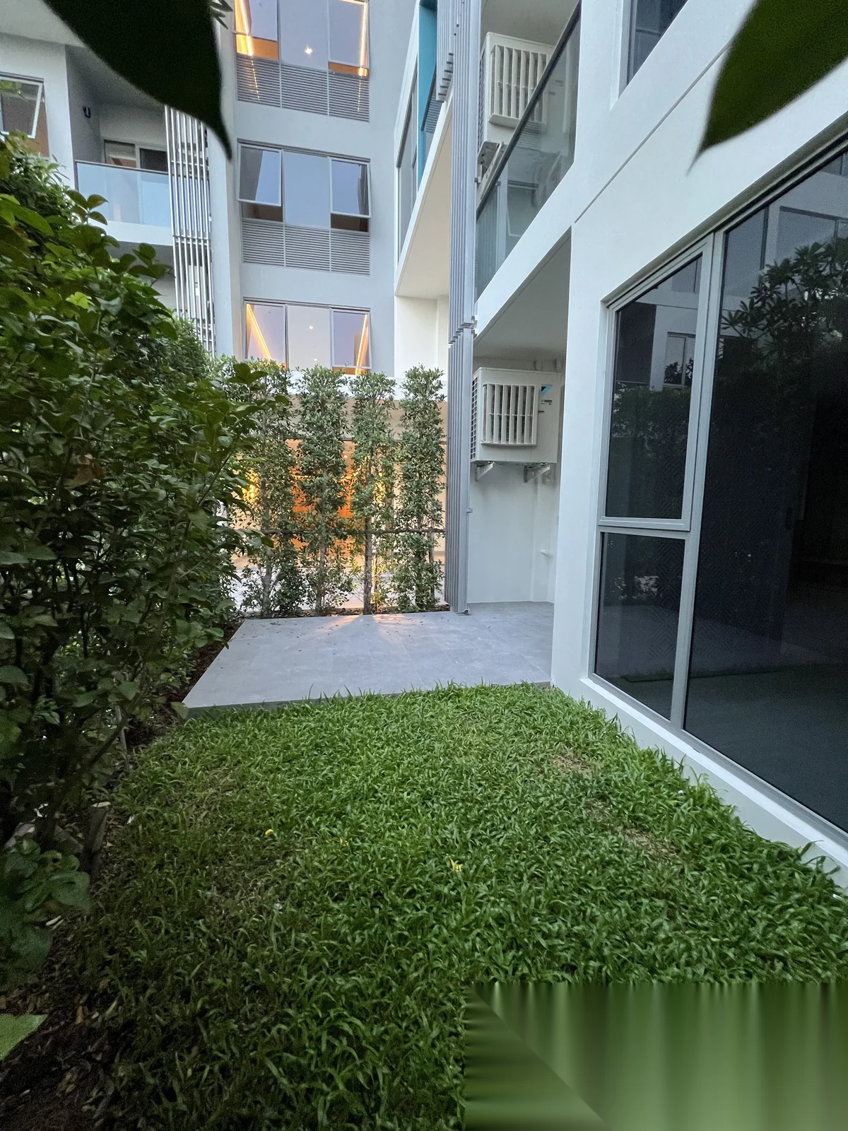 Апартаменты 1BR в ЖК Laguna Lakeside · Чернг Тале / Bang Tao · Вид в сад — фото 7