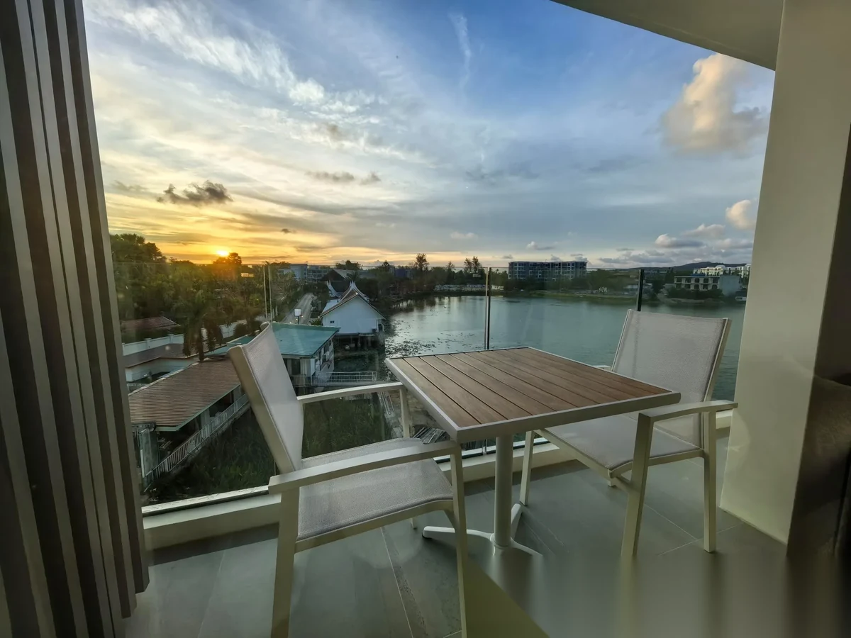 1 Bedroom Apartment for rent at The Aqua complex · Choeng Thale · Lake View — photo 3