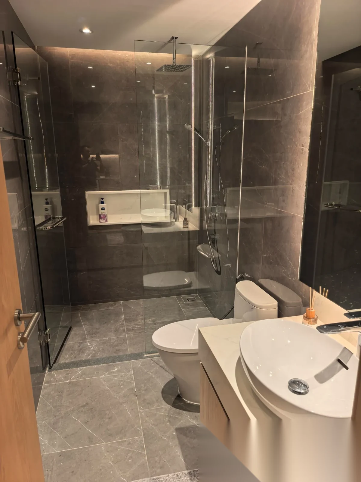1 Bedroom Apartment for rent at The Aqua complex · Choeng Thale · Lake View — photo 7