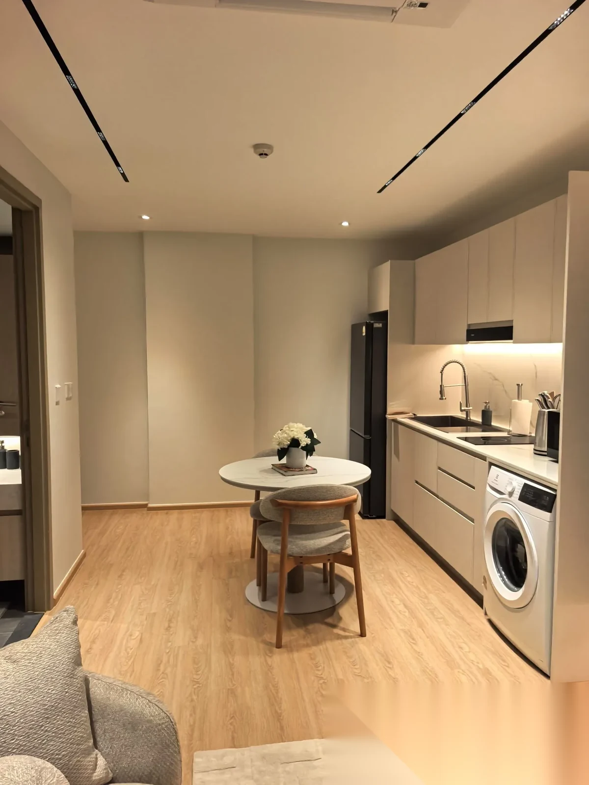 1 Bedroom Apartment for rent at The Aqua complex · Choeng Thale · Lake View — photo 8