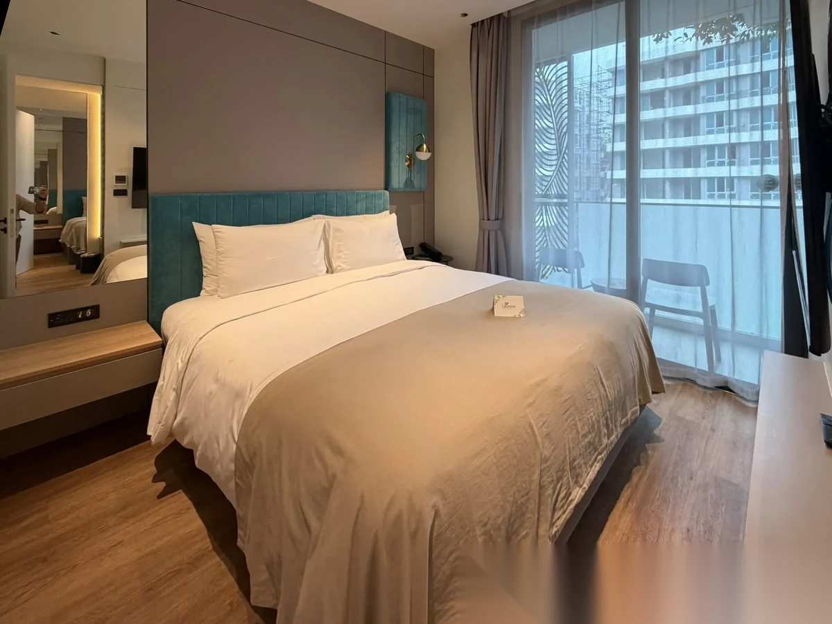 2 Bedroom Apartment for sale at Layan Green Park Phase 1 complex · Choeng Thale · Pool View — photo 10