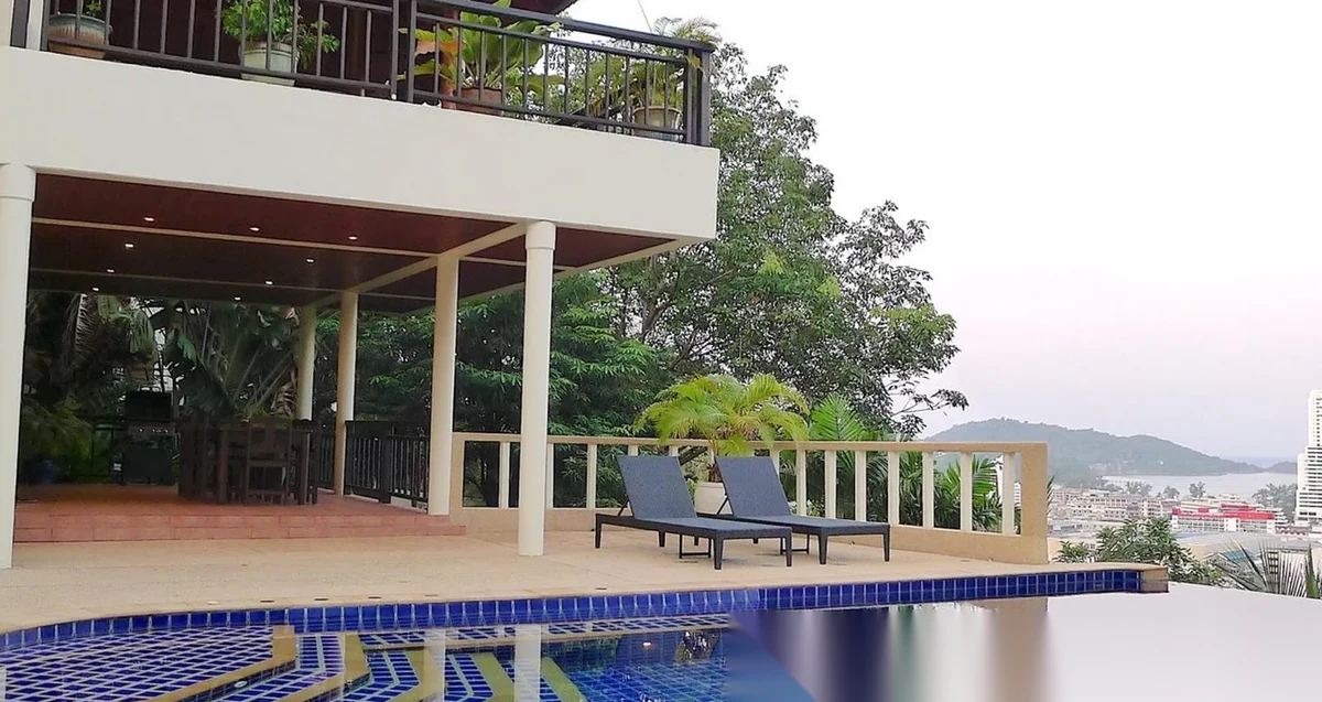 3 Bedroom Villa for rent at 250000 complex · Patong — превью PDF