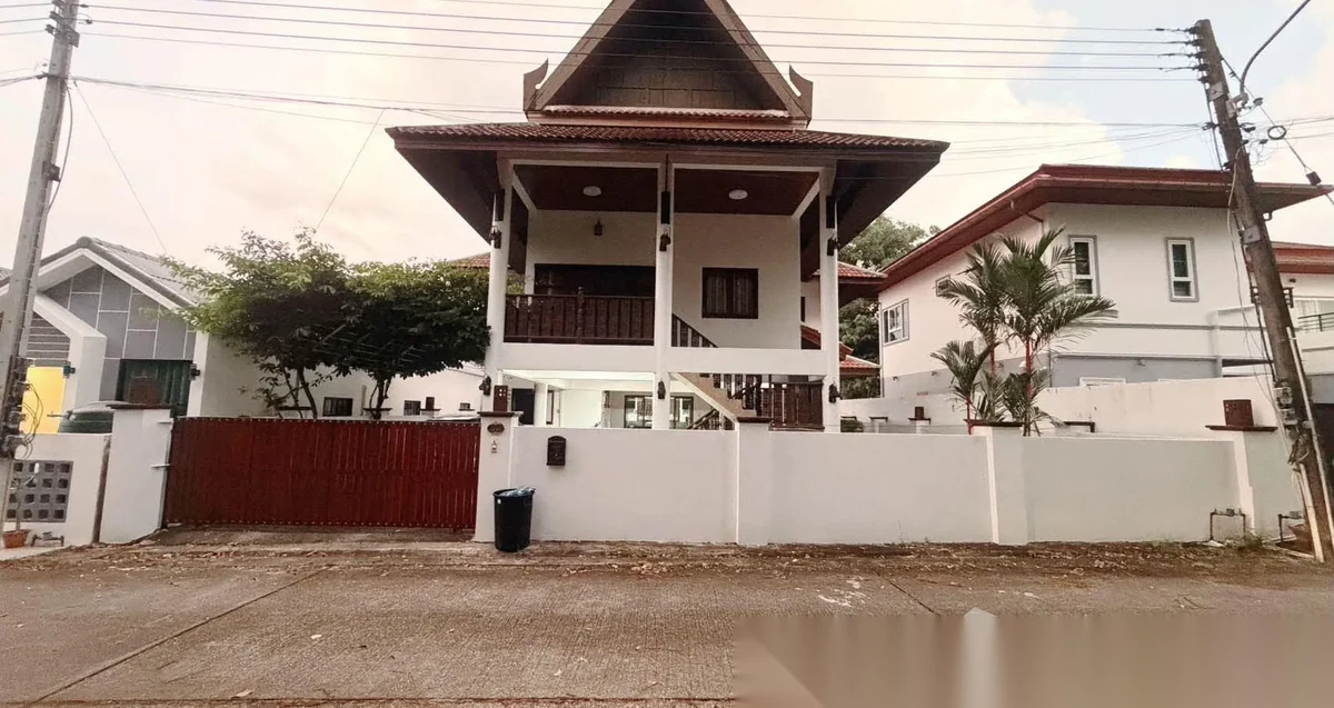 3 Bedroom House for rent at Baan Maneekram-Jomthong Thani complex · Wichit