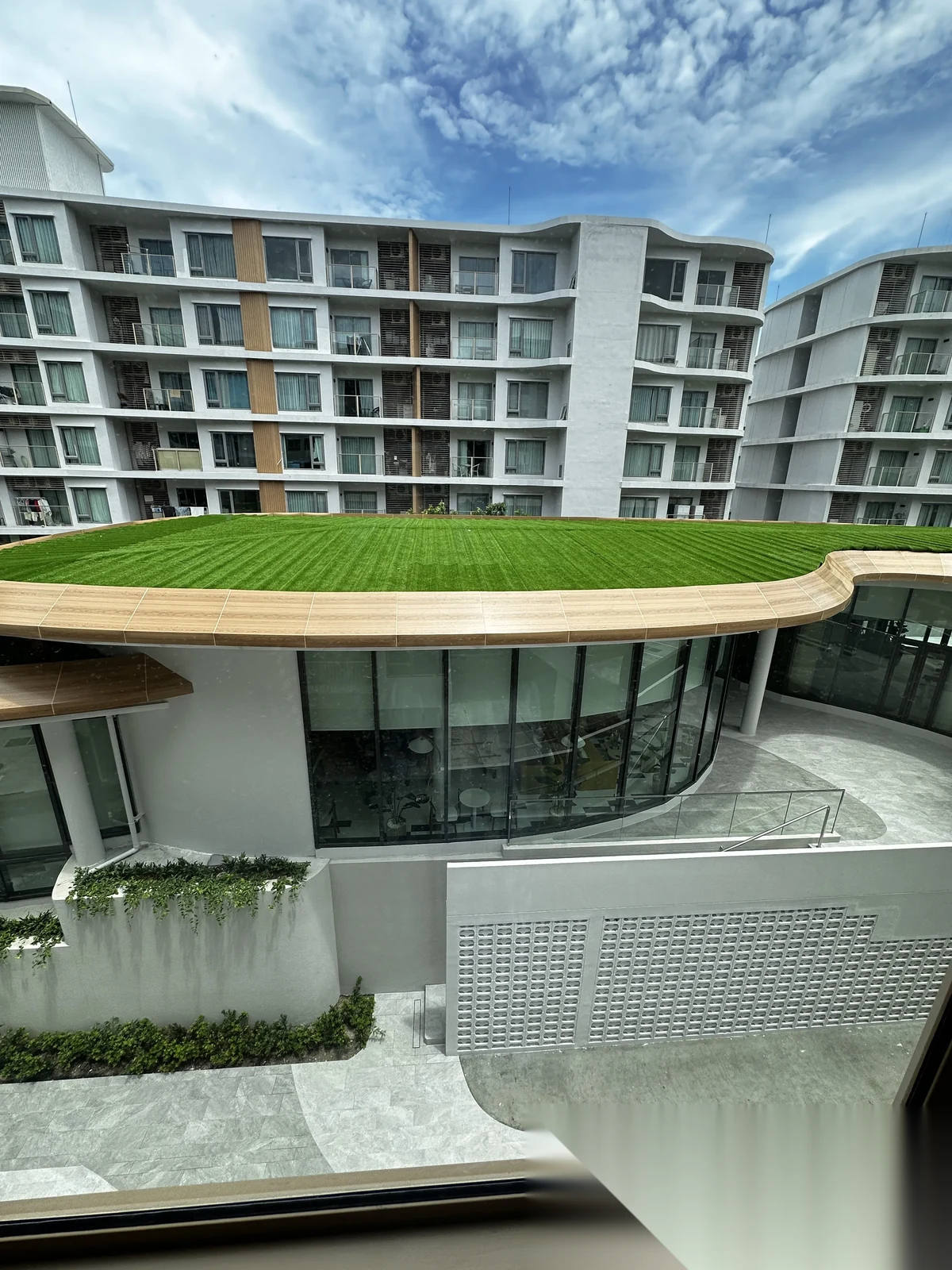 Апартаменты 2BR в ЖК Escent Phuket · Вичит · Вид в сад — фото 6