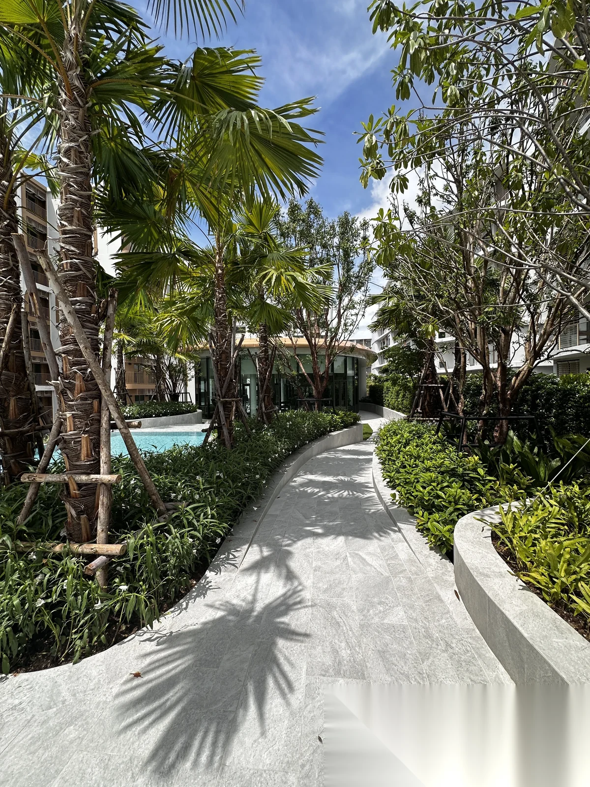 Апартаменты 2BR в ЖК Escent Phuket · Вичит · Вид в сад — фото 14