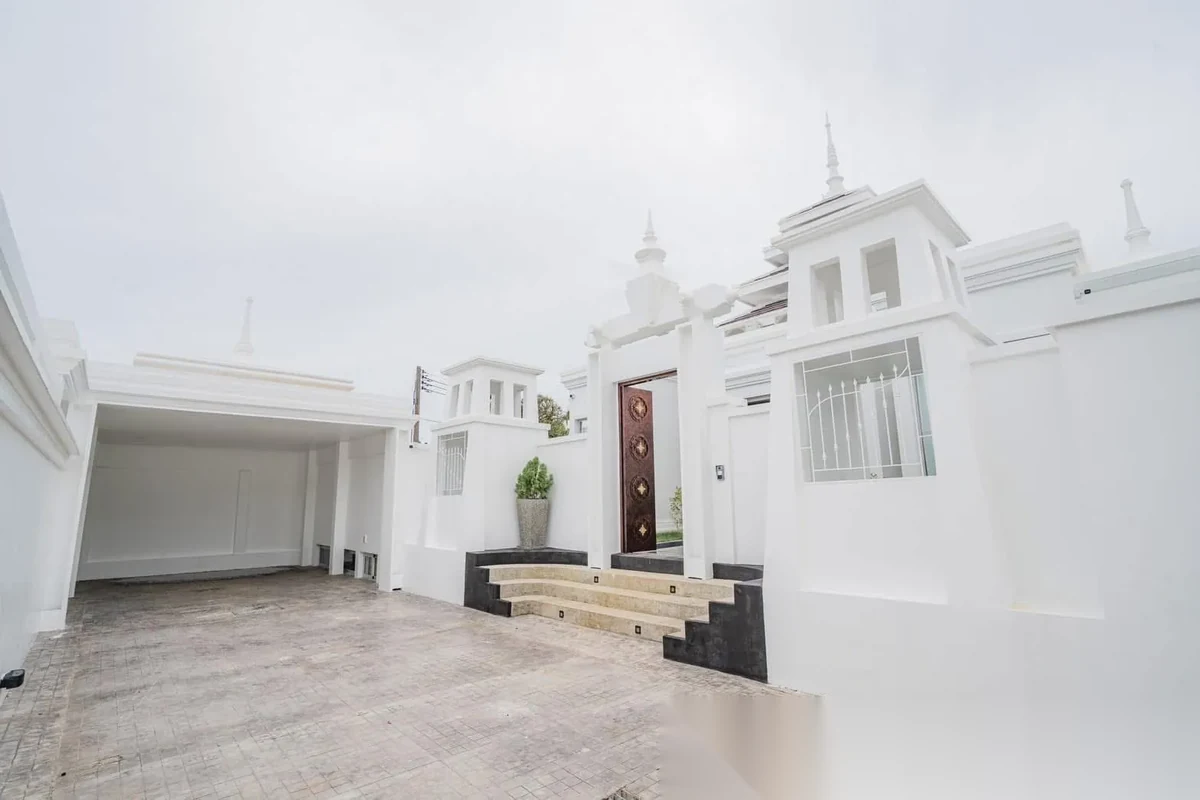 5 Bedroom Villa for sale at Ivory Villas Phase 2 complex · Rawai · Pool Access — photo 3