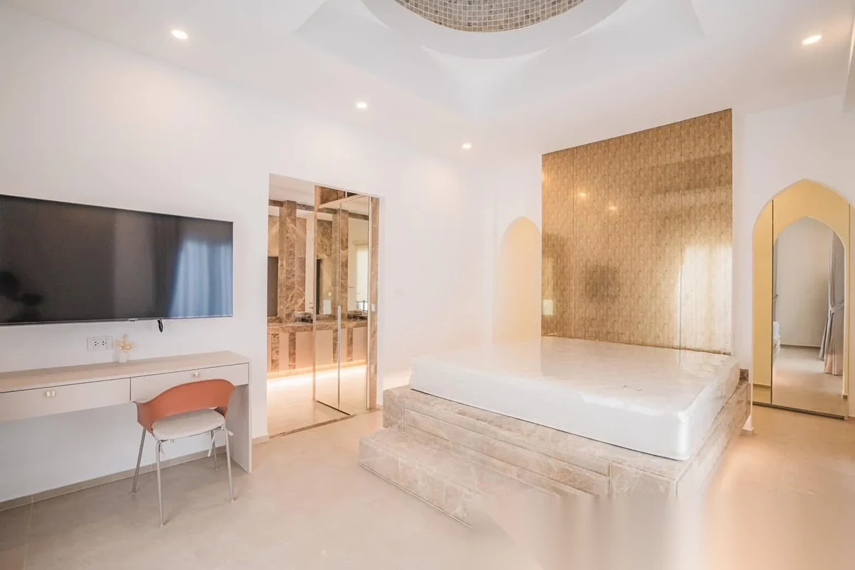 5 Bedroom Villa for sale at Ivory Villas Phase 2 complex · Rawai · Pool Access — photo 15