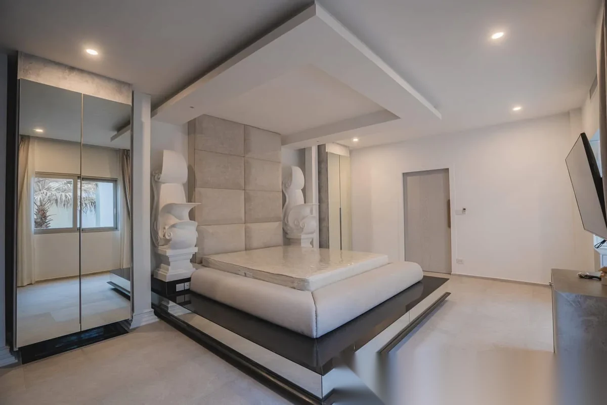 5 Bedroom Villa for sale at Ivory Villas Phase 2 complex · Rawai · Pool Access — photo 25