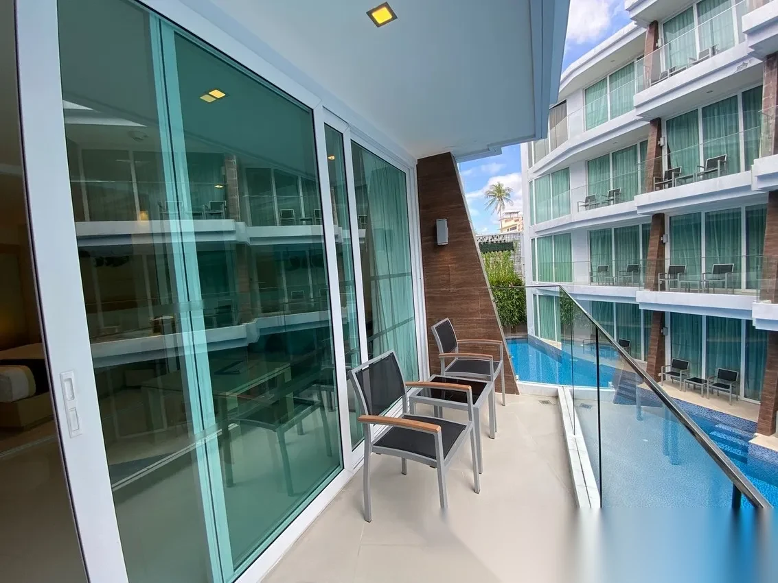 Апартаменты 1BR в ЖК The Beachfront · Раваи · Частичный вид на море — фото 3