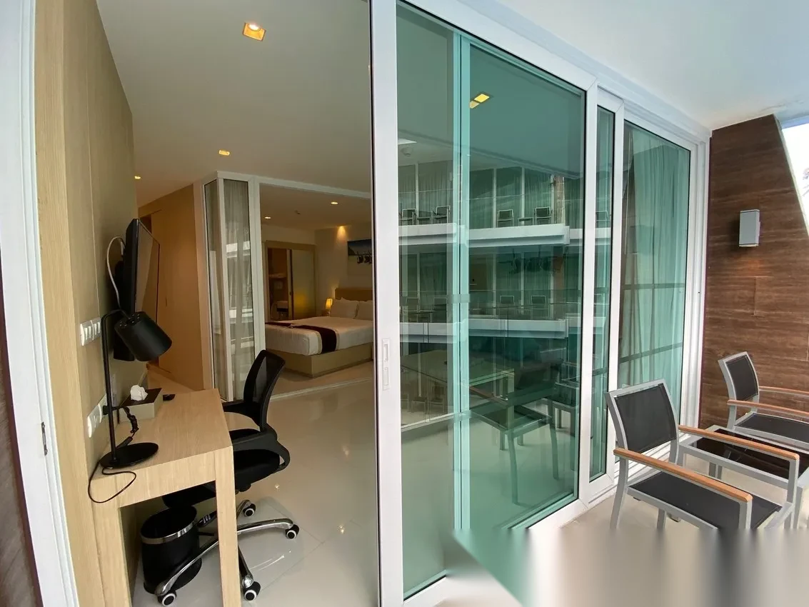 Апартаменты 1BR в ЖК The Beachfront · Раваи · Частичный вид на море — фото 4