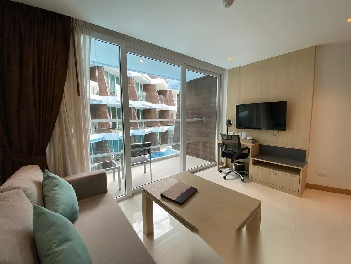 Апартаменты 1BR в ЖК The Beachfront · Раваи · Частичный вид на море — фото 6