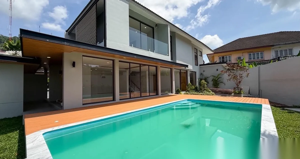 Вилла 5BR в комплексе Phuket City Home · Пхукет-таун · Вид на бассейн