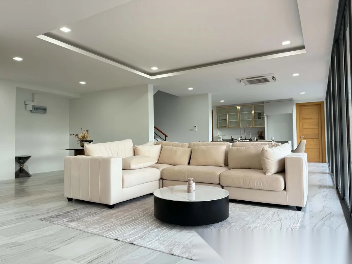 Вилла 5BR в комплексе Phuket City Home · Пхукет-таун · Вид на бассейн — фото 9