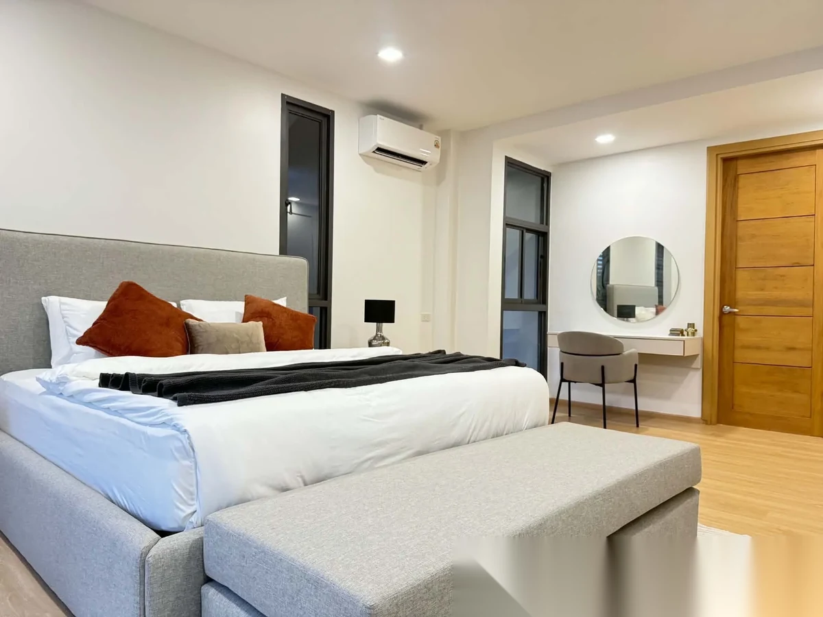 Вилла 5BR в комплексе Phuket City Home · Пхукет-таун · Вид на бассейн — фото 11