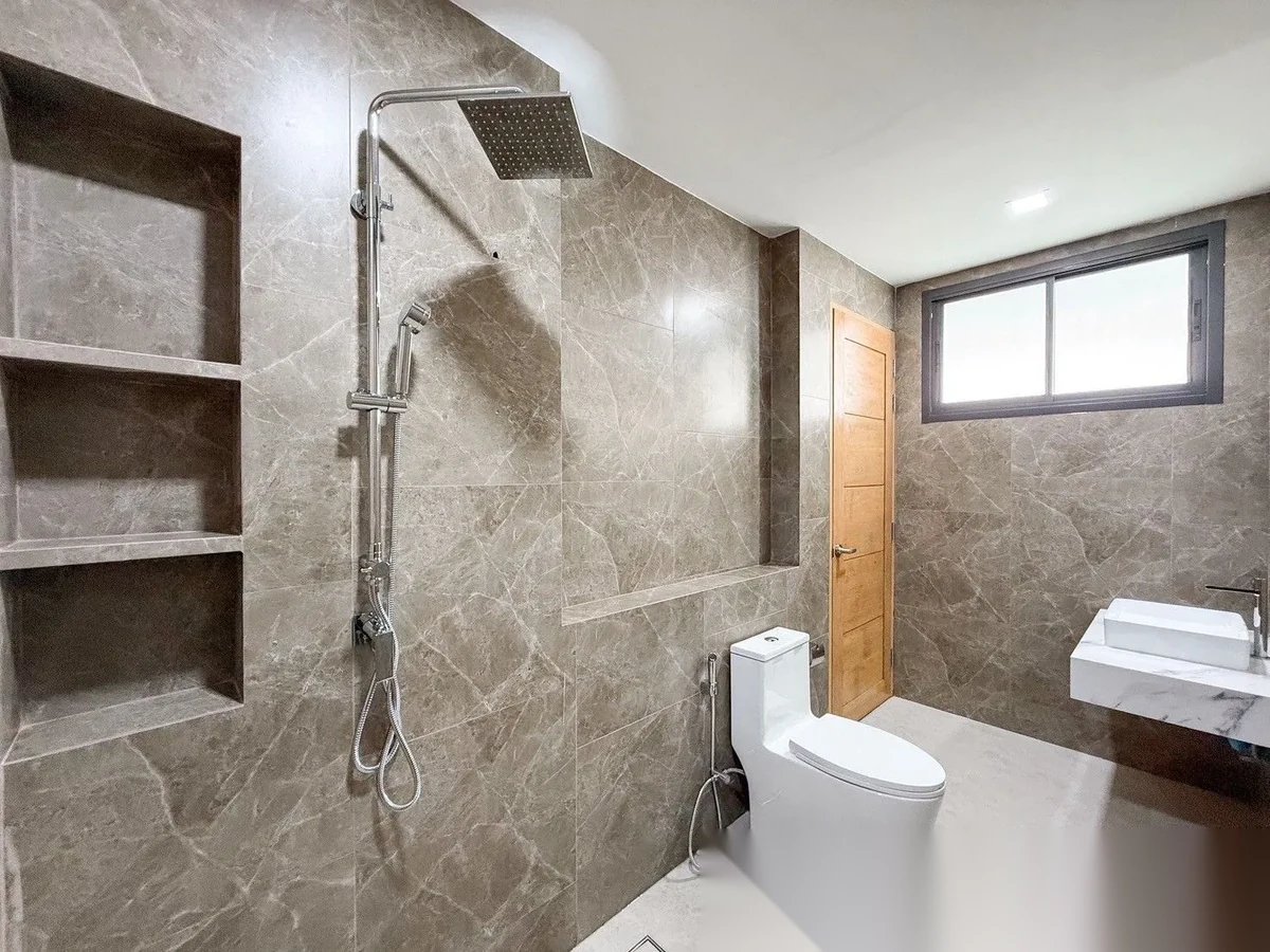 Вилла 5BR в комплексе Phuket City Home · Пхукет-таун · Вид на бассейн — фото 19