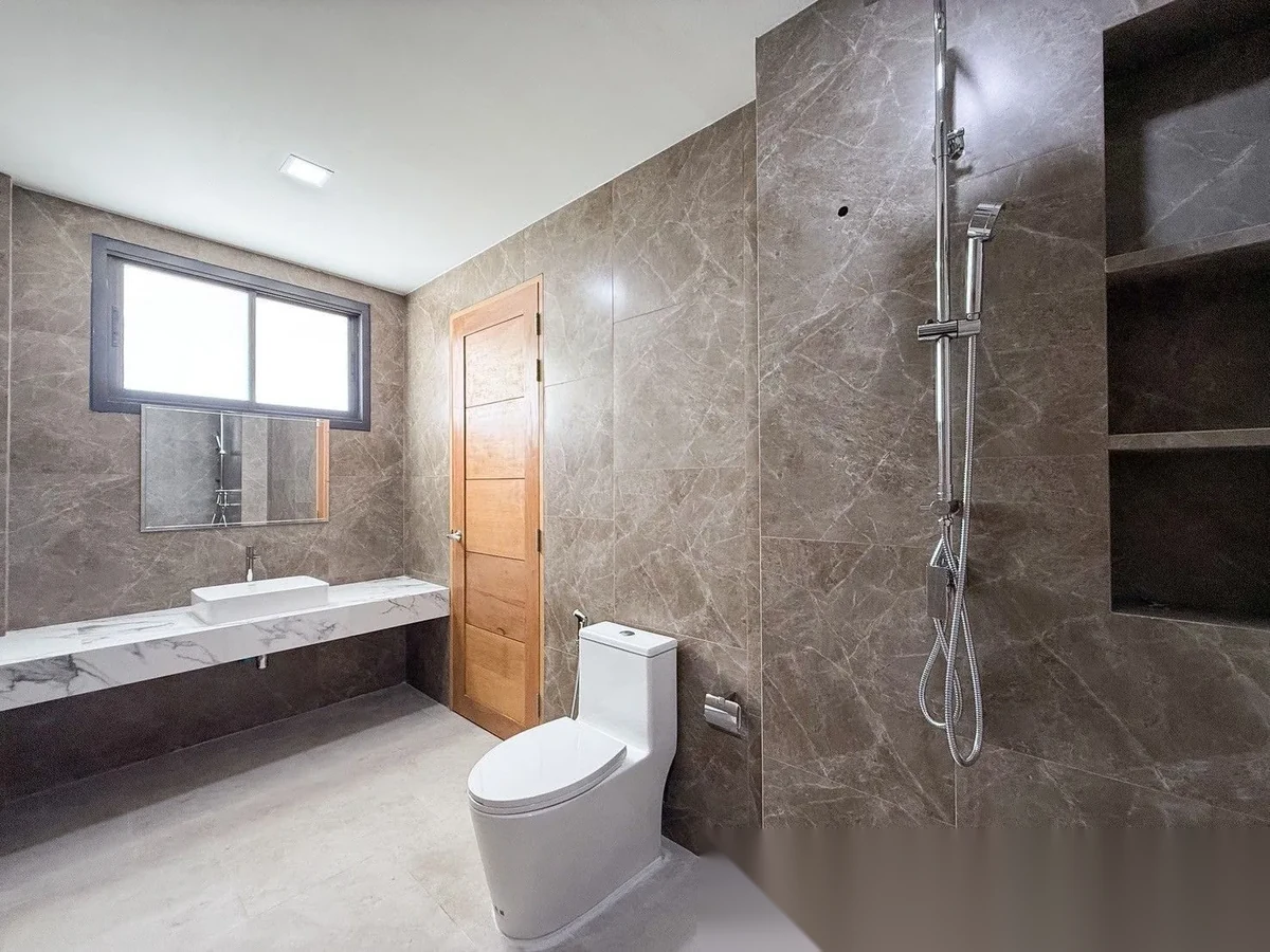 Вилла 5BR в комплексе Phuket City Home · Пхукет-таун · Вид на бассейн — фото 20