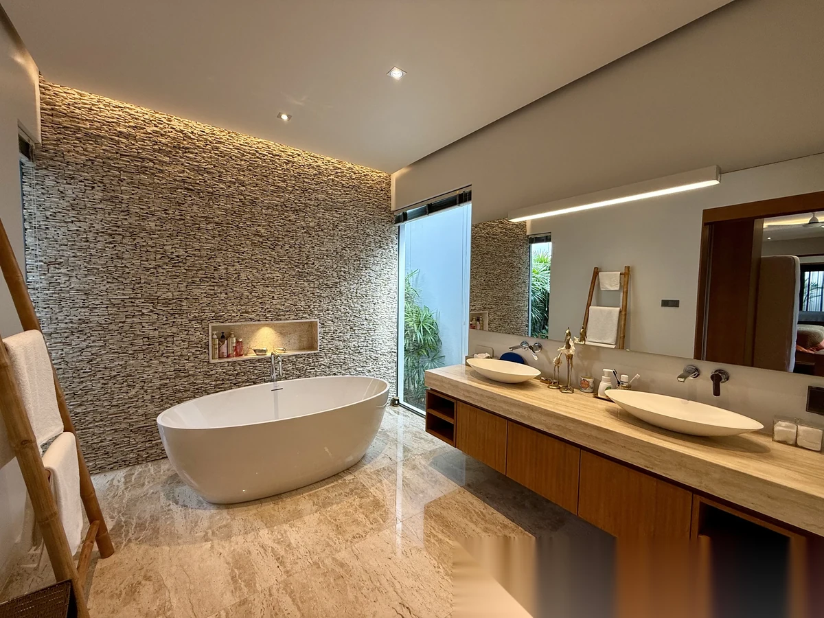 2 Bedroom Villa for rent at Anchan Hills complex · Si Sunthon · Pool View — photo 11
