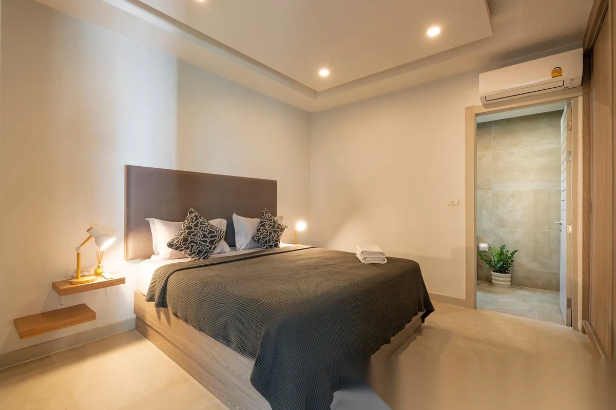Вилла 4BR в комплексе Layan Lucky Villas-Phase I · Теп Красаттри · Вид на бассейн — фото 5