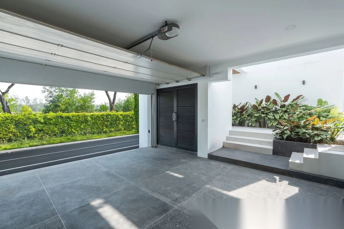 Вилла 4BR в комплексе Layan Lucky Villas-Phase I · Теп Красаттри · Вид на бассейн — фото 6