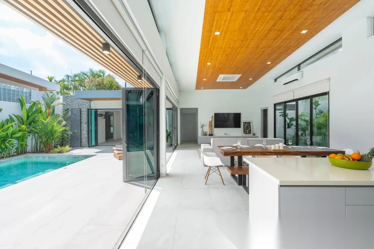 Вилла 4BR в комплексе Layan Lucky Villas-Phase I · Теп Красаттри · Вид на бассейн — фото 8