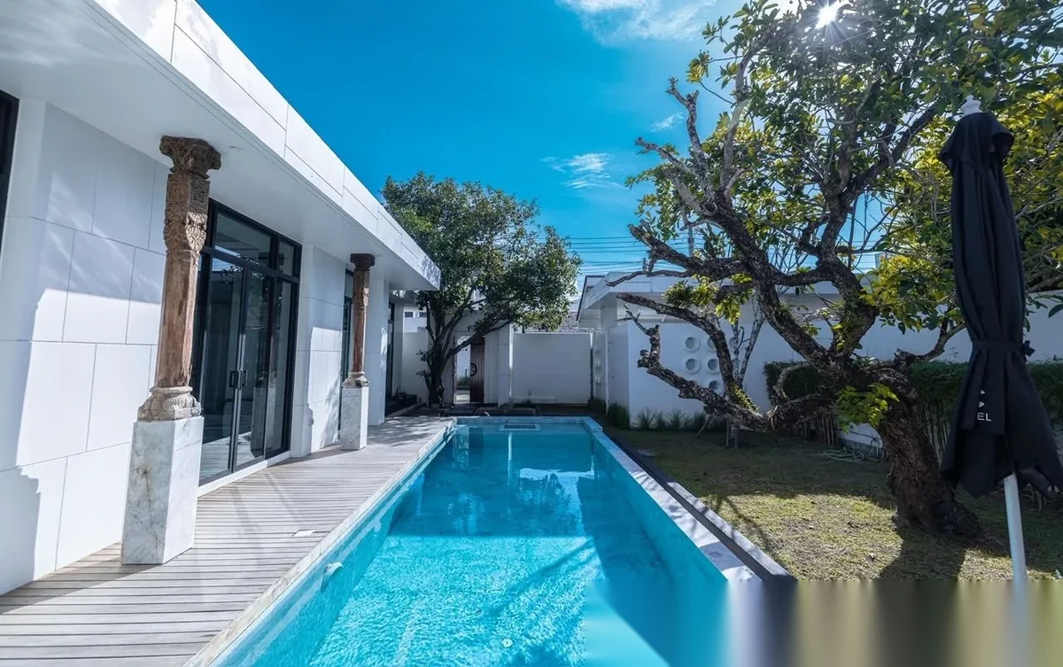 Вилла 3BR в комплексе Mono Loft Villas Palai · Чалонг · Вид на бассейн — фото 2