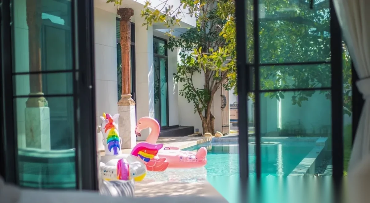 Вилла 3BR в комплексе Mono Loft Villas Palai · Чалонг · Вид на бассейн — фото 3