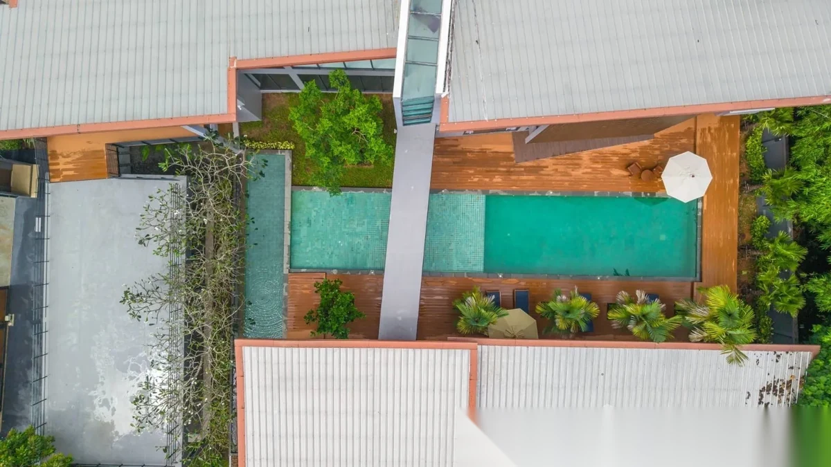 4 Bedroom Villa for sale · Pool Access — photo 2