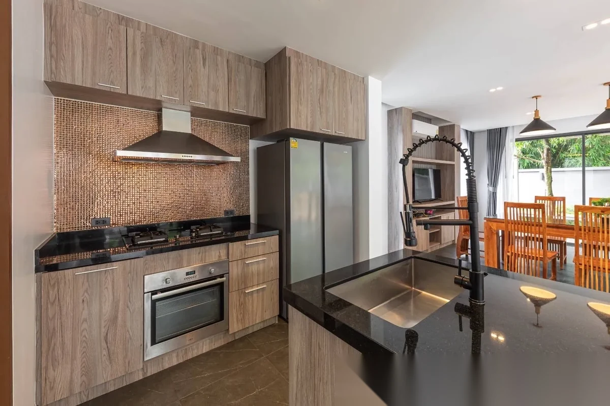 4 Bedroom Villa for sale · Pool Access — photo 10