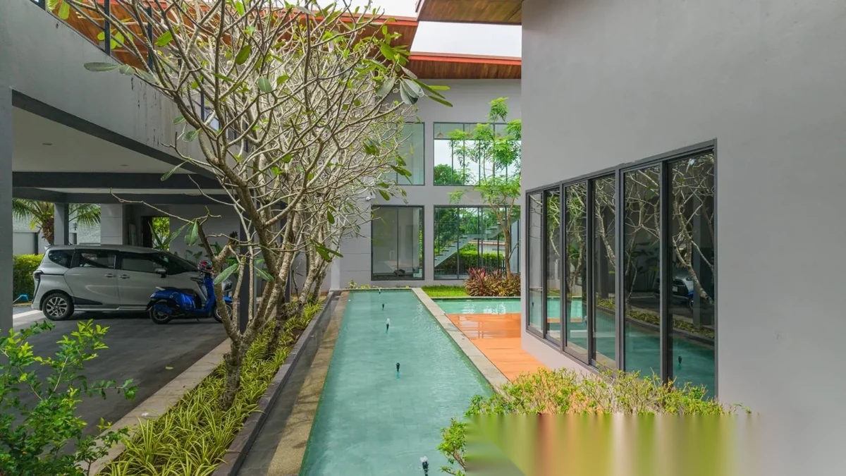 4 Bedroom Villa for sale · Pool Access — photo 14