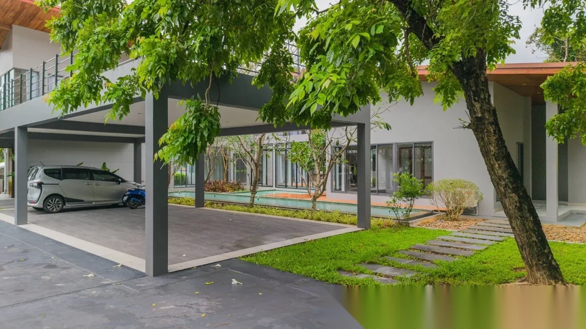 4 Bedroom Villa for sale · Pool Access — photo 16