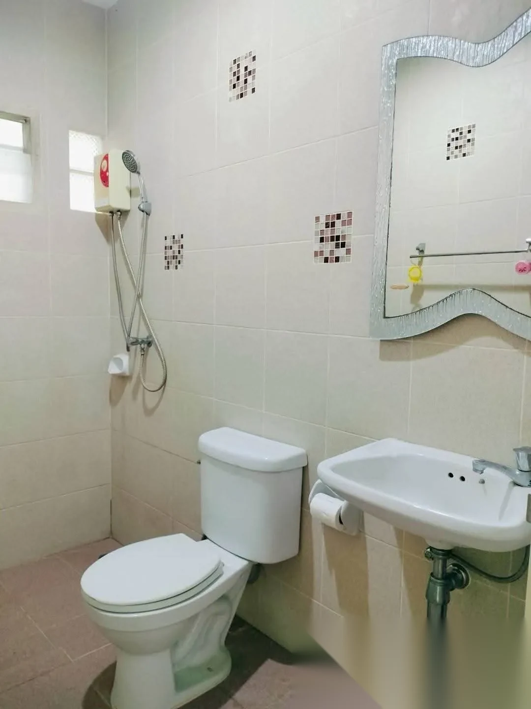 3 Bedroom House for rent at Wong Chalerm Garden Vill Village complex · Thep Krasattri · Garden View — photo 5