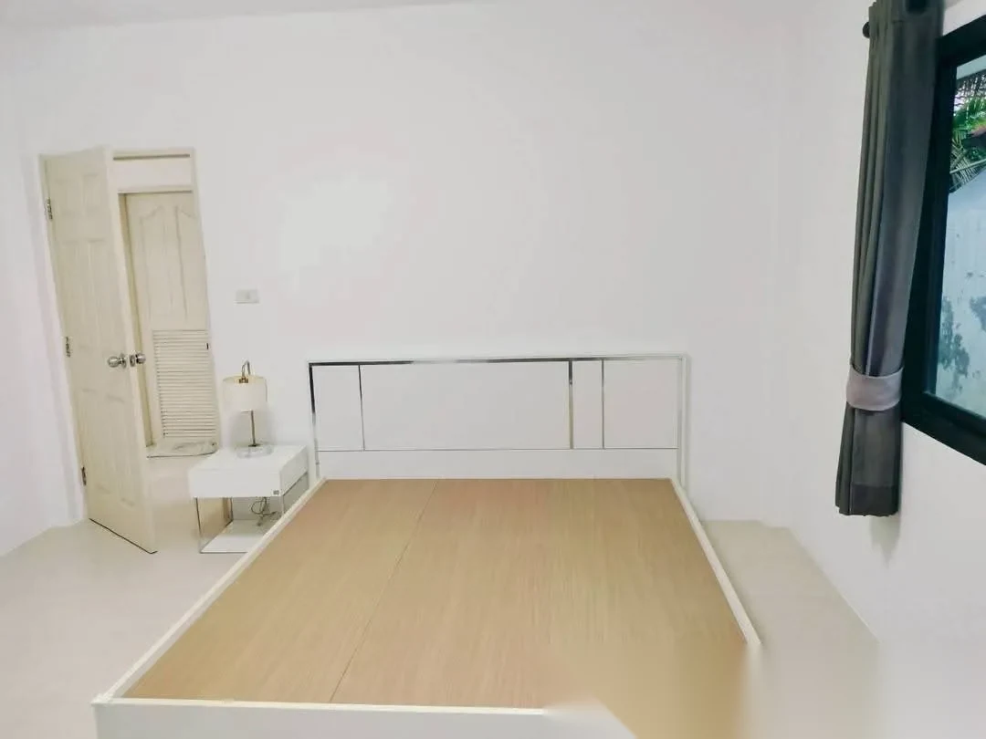 3 Bedroom House for rent at Wong Chalerm Garden Vill Village complex · Thep Krasattri · Garden View — photo 7