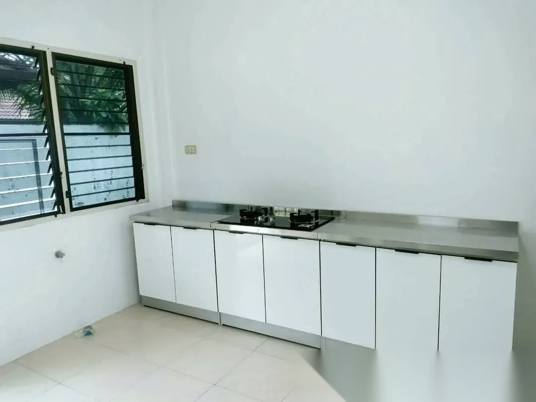 3 Bedroom House for rent at Wong Chalerm Garden Vill Village complex · Thep Krasattri · Garden View — photo 8