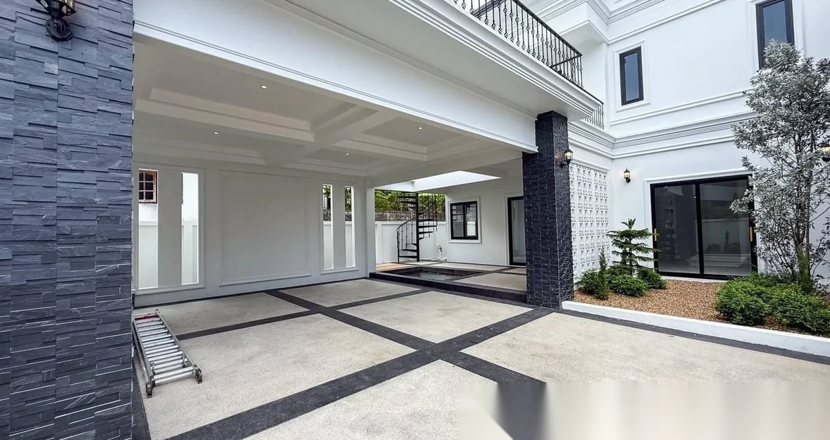 4 Bedroom Villa for sale · Pool View