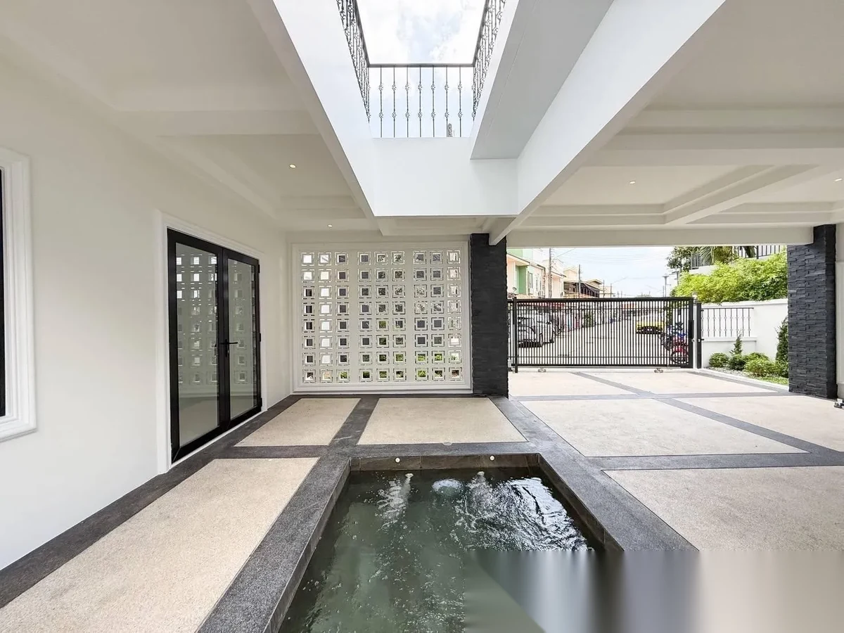 4 Bedroom Villa for sale · Pool View — photo 11