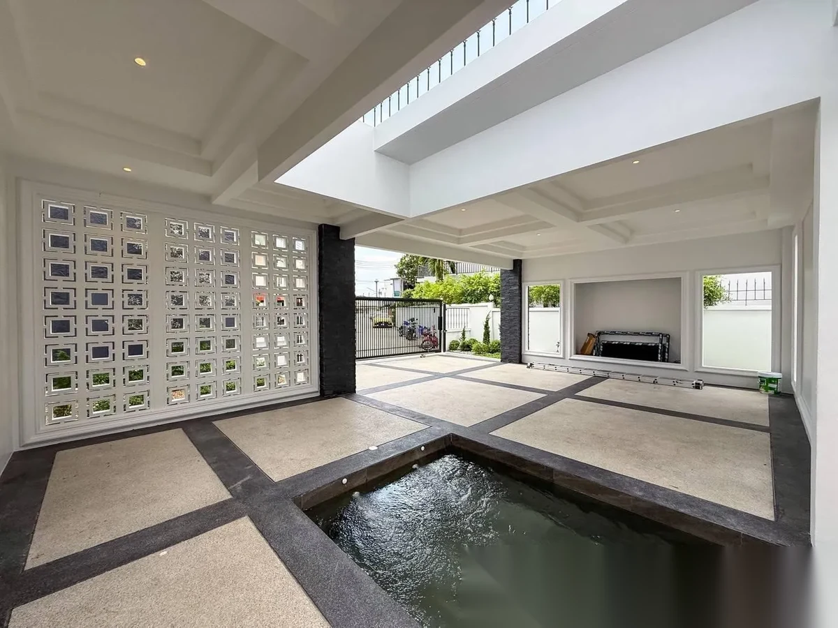 4 Bedroom Villa for sale · Pool View — photo 12