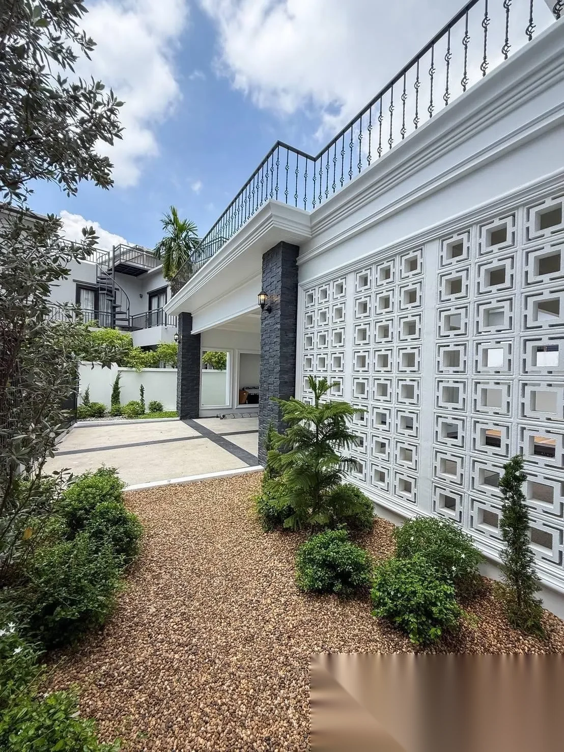 4 Bedroom Villa for sale · Pool View — photo 14