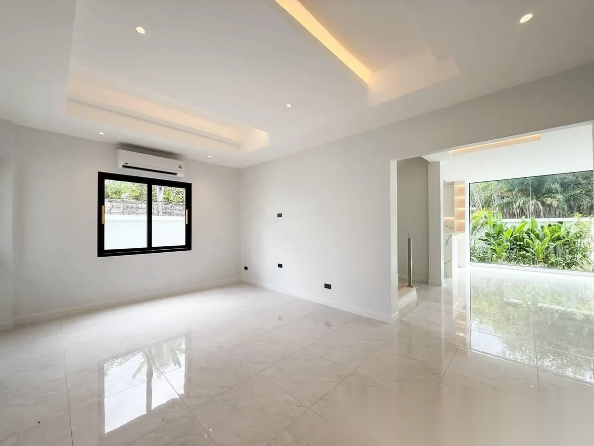 4 Bedroom Villa for sale · Pool View — photo 15