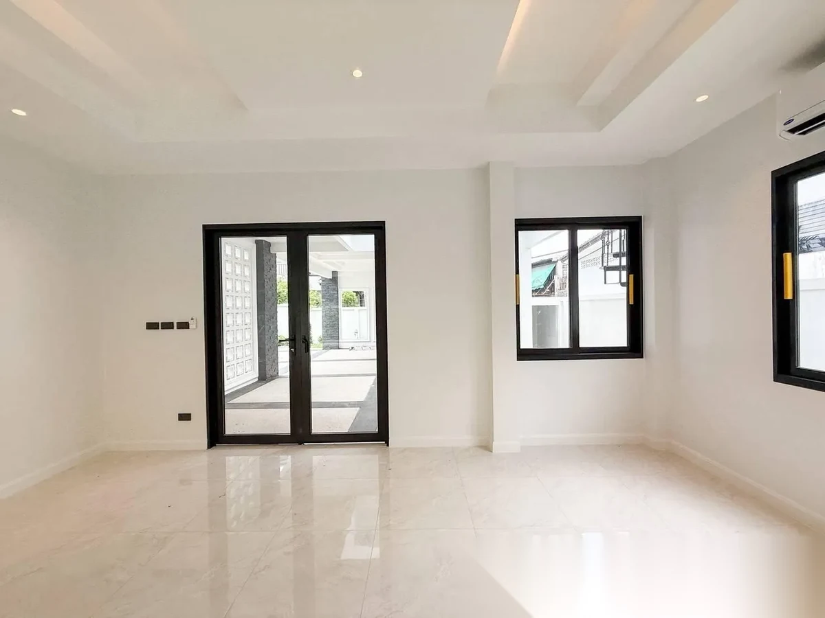 4 Bedroom Villa for sale · Pool View — photo 16