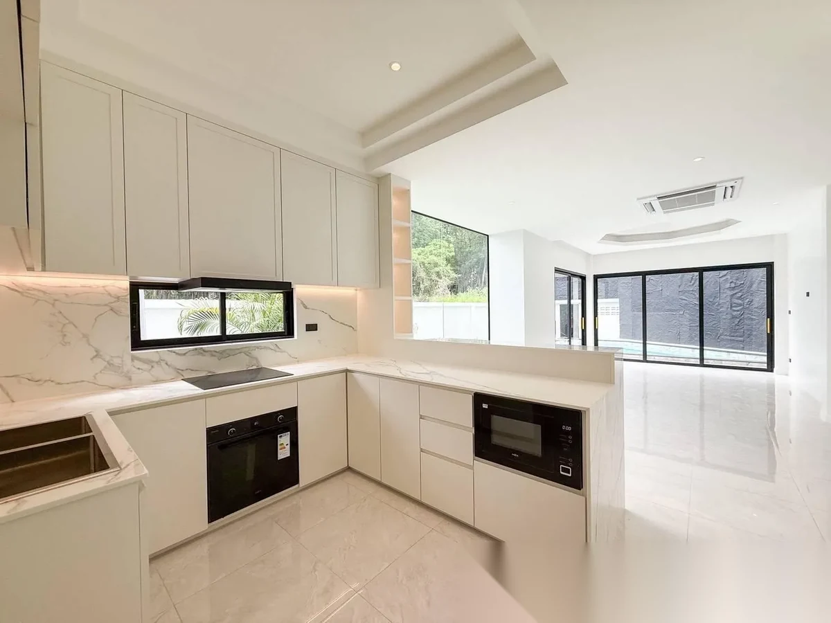 4 Bedroom Villa for sale · Pool View — photo 22