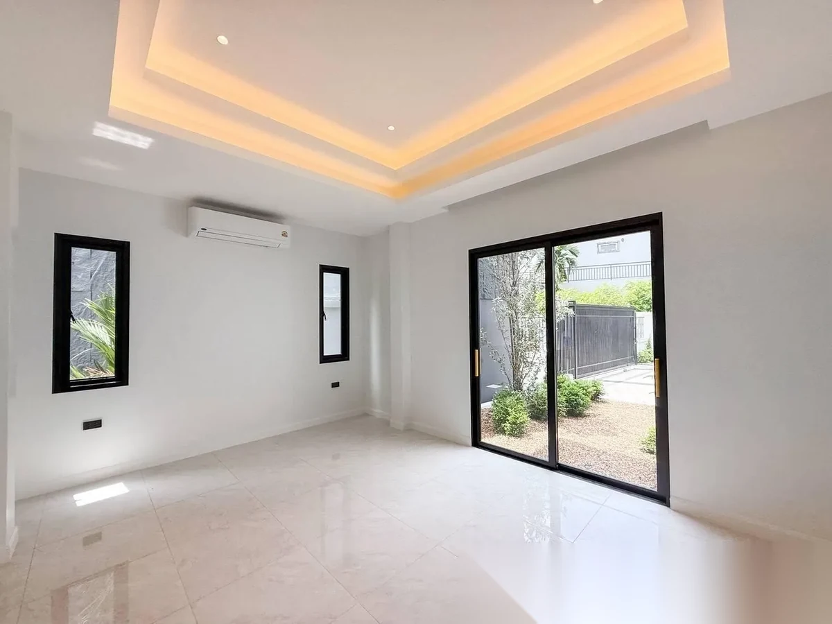 4 Bedroom Villa for sale · Pool View — photo 27