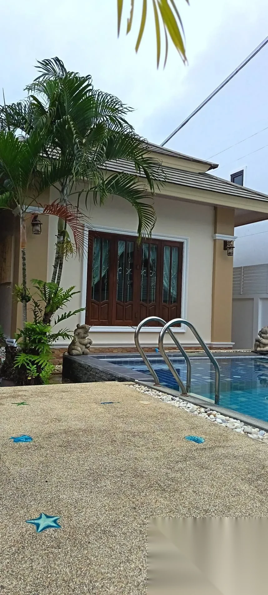 Дом 5BR в комплексе Spacious 5BR Private Pool Villa in Kathu · Кату · Вид на бассейн — фото 3