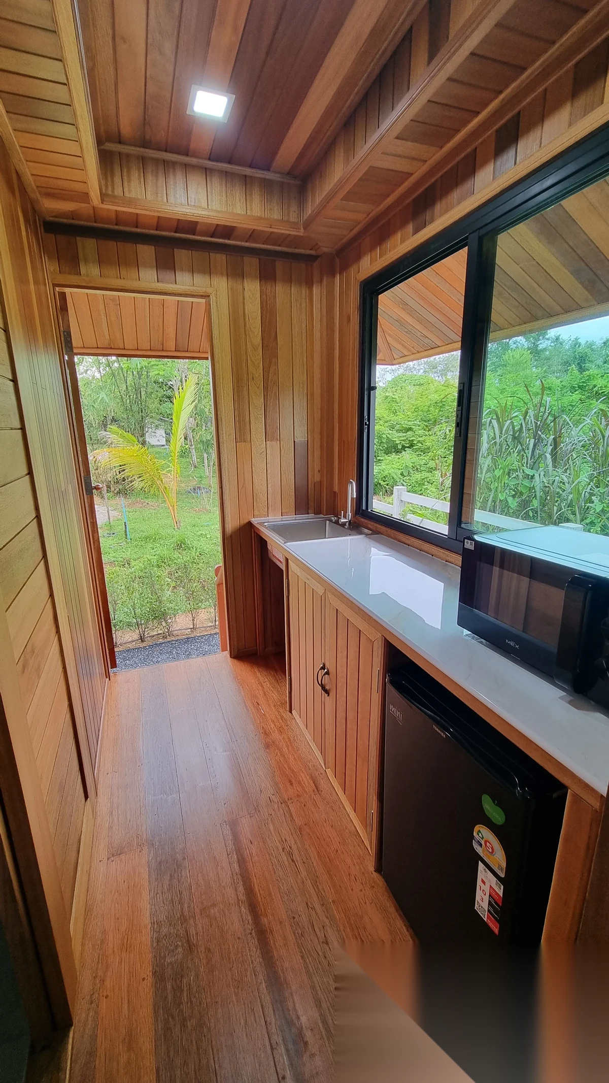 Дом 1BR в комплексе Bann Mooddokkaw Modern Tropical Timber Cabin by the Water · Саку — фото 10