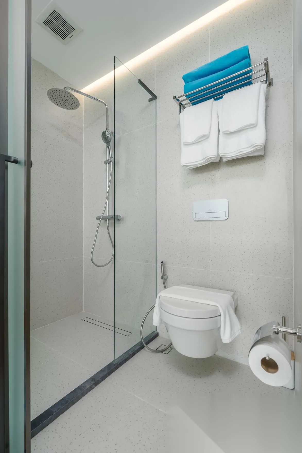 Studio Apartment for sale at Kora Beach Resort Phuket complex · Choeng Thale · Pool View — photo 14