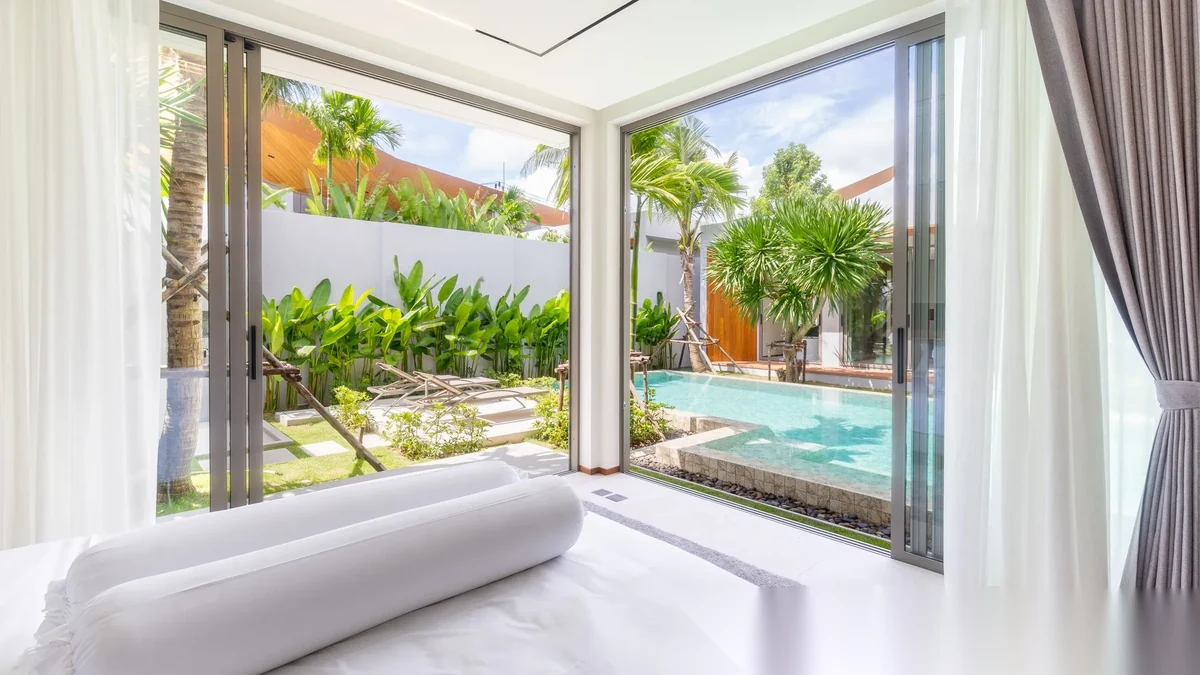 Вилла 3BR в комплексе Zenithy Luxe · Си Сунтон · Вид на бассейн — фото 4