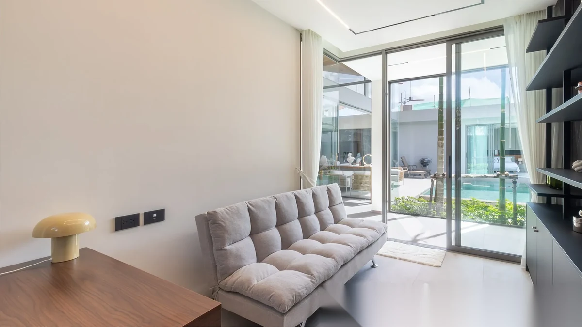 Вилла 3BR в комплексе Zenithy Luxe · Си Сунтон · Вид на бассейн — фото 11